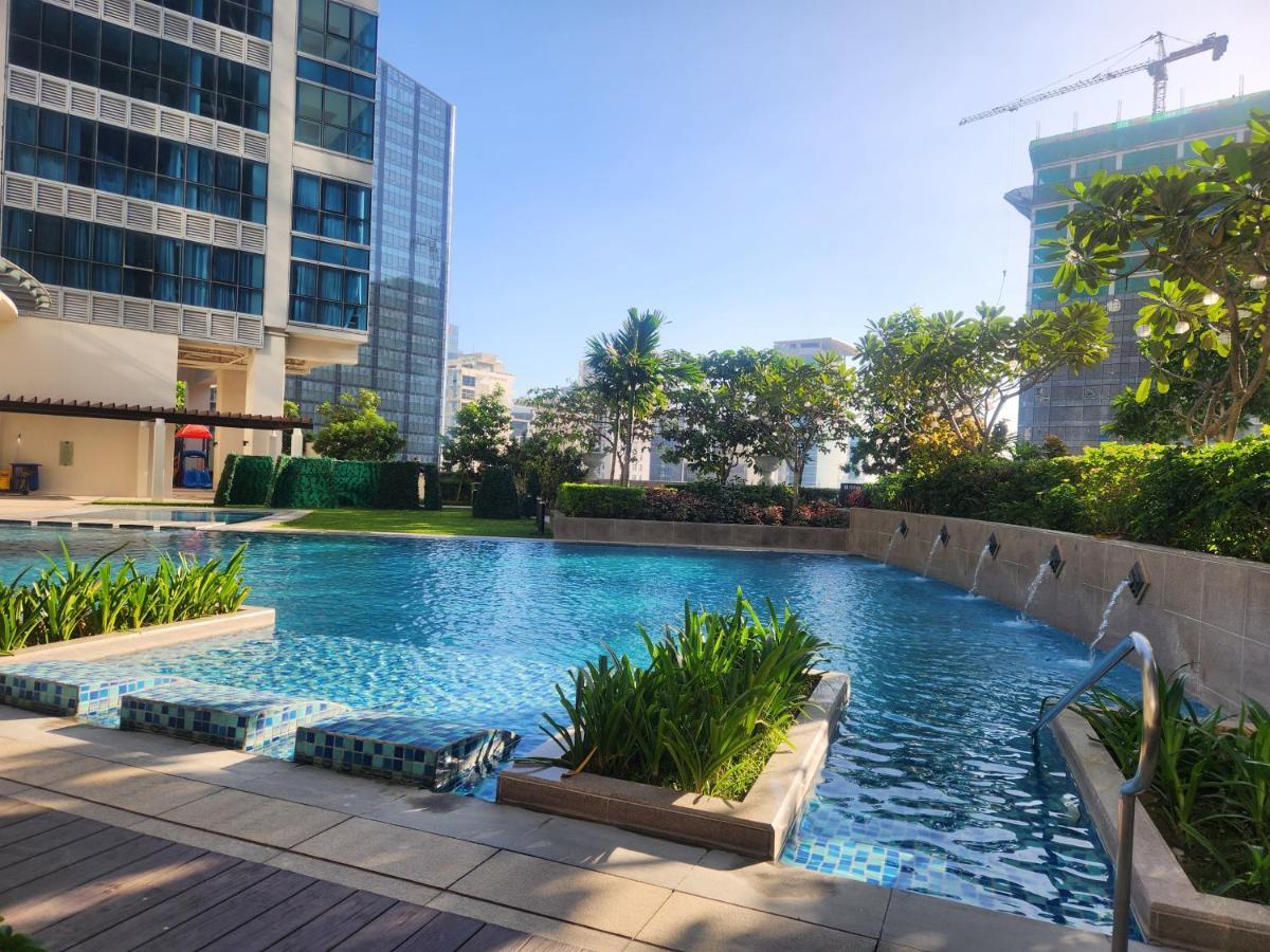 Spacious 7U Homey Unit Steps Away From Uptown Mall And Mitsukoshi Mall Free Parking With Washer มะนิลา ภายนอก รูปภาพ