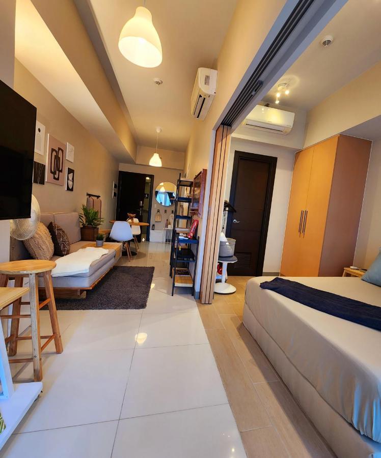 Spacious 7U Homey Unit Steps Away From Uptown Mall And Mitsukoshi Mall Free Parking With Washer มะนิลา ภายนอก รูปภาพ