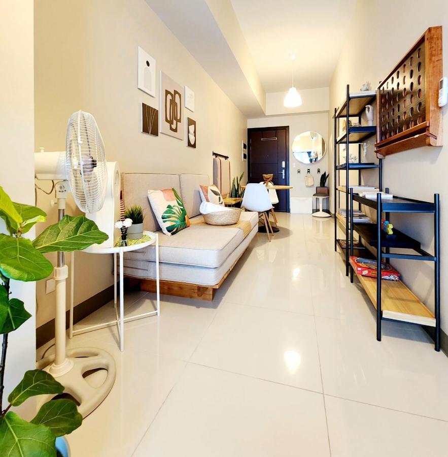 Spacious 7U Homey Unit Steps Away From Uptown Mall And Mitsukoshi Mall Free Parking With Washer มะนิลา ภายนอก รูปภาพ