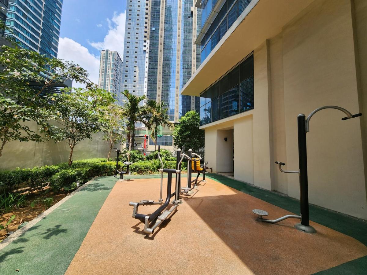 Spacious 7U Homey Unit Steps Away From Uptown Mall And Mitsukoshi Mall Free Parking With Washer มะนิลา ภายนอก รูปภาพ