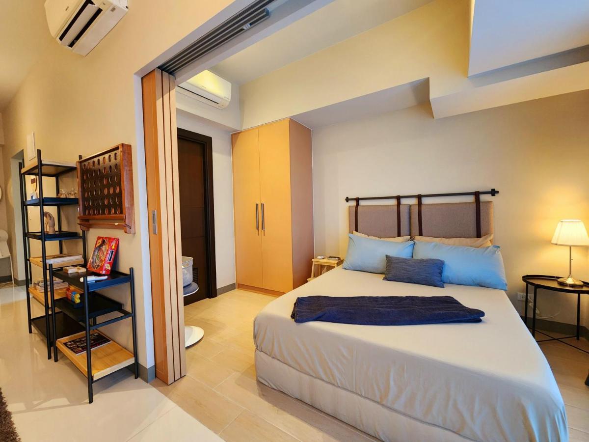 Spacious 7U Homey Unit Steps Away From Uptown Mall And Mitsukoshi Mall Free Parking With Washer มะนิลา ภายนอก รูปภาพ